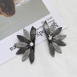 Flower-Design Hair Clip with Multiple Colors